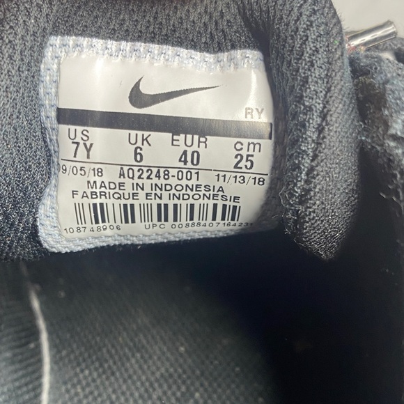 Nike Kids Sneakers in Black and Pink - Picture 9 of 9